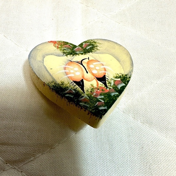 Vintage Wooden Heart Shaped Brooch Pin - Picture 3 of 3